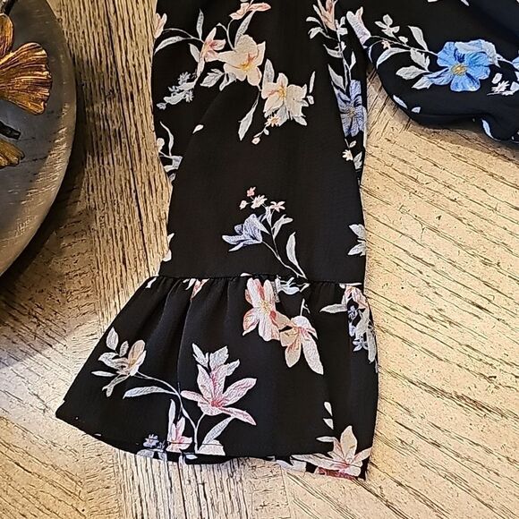 Floral bell sleeve open shoulder dress size S - Picture 4 of 11